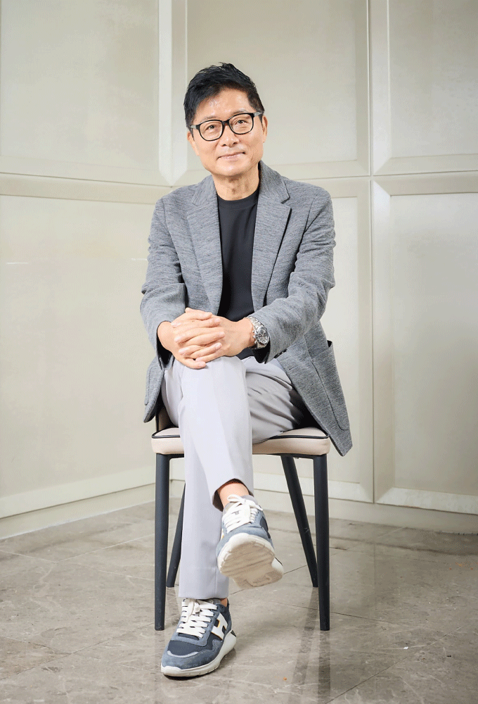 어제와 오늘을 잇는 사람 잊고 있던 ‘승리의 역사’로 돌아온<BR>강제규 감독